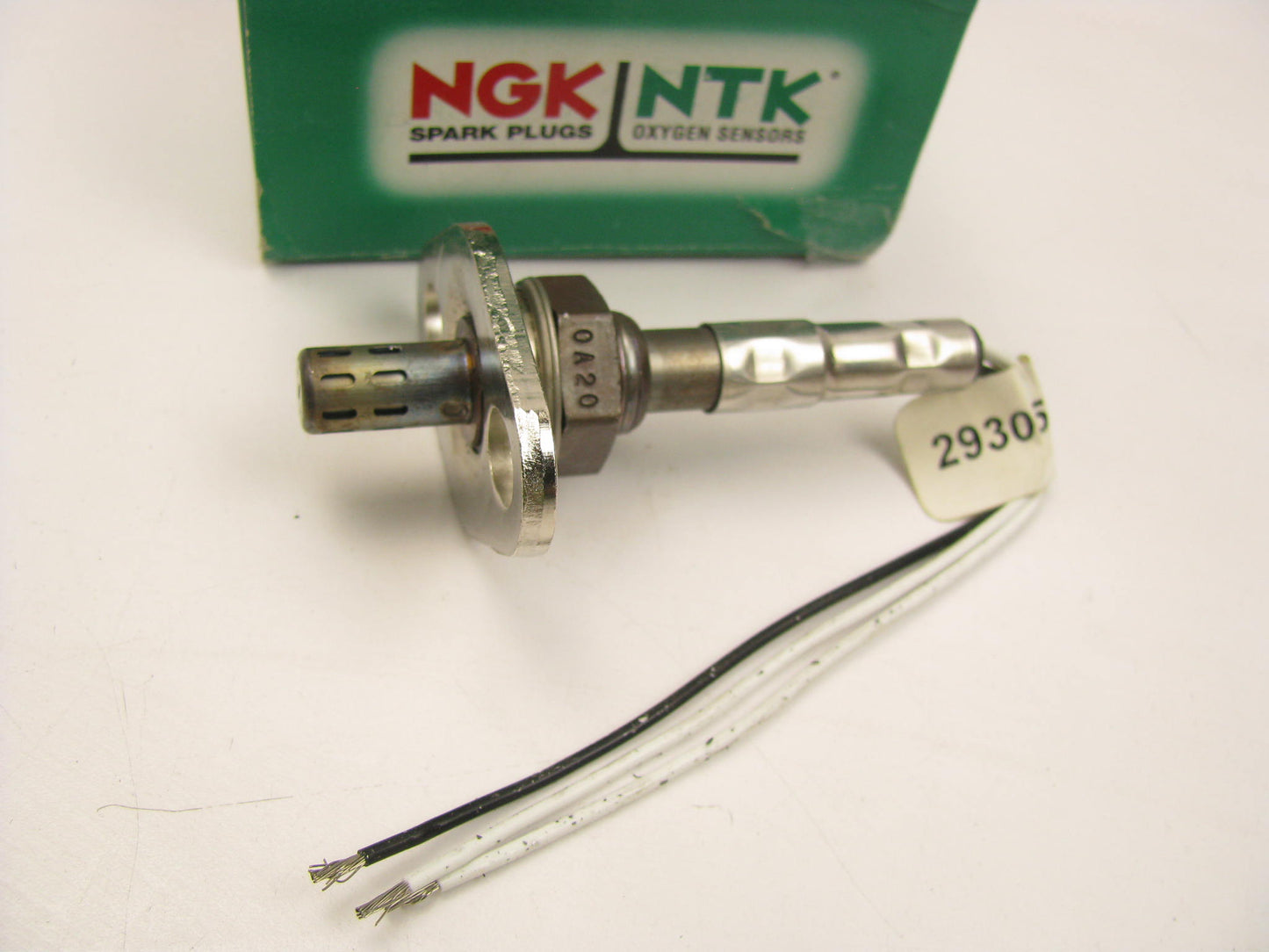 NGK 29305 Universal Oxygen O2 Sensor - 3 Wire Bolt On