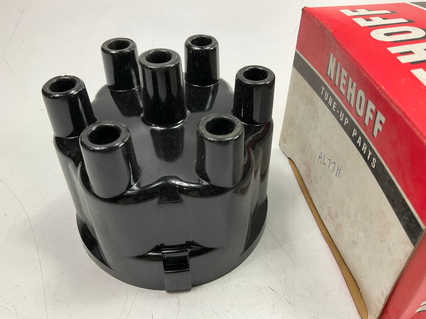Niehoff AL77H Ignition Distributor Cap