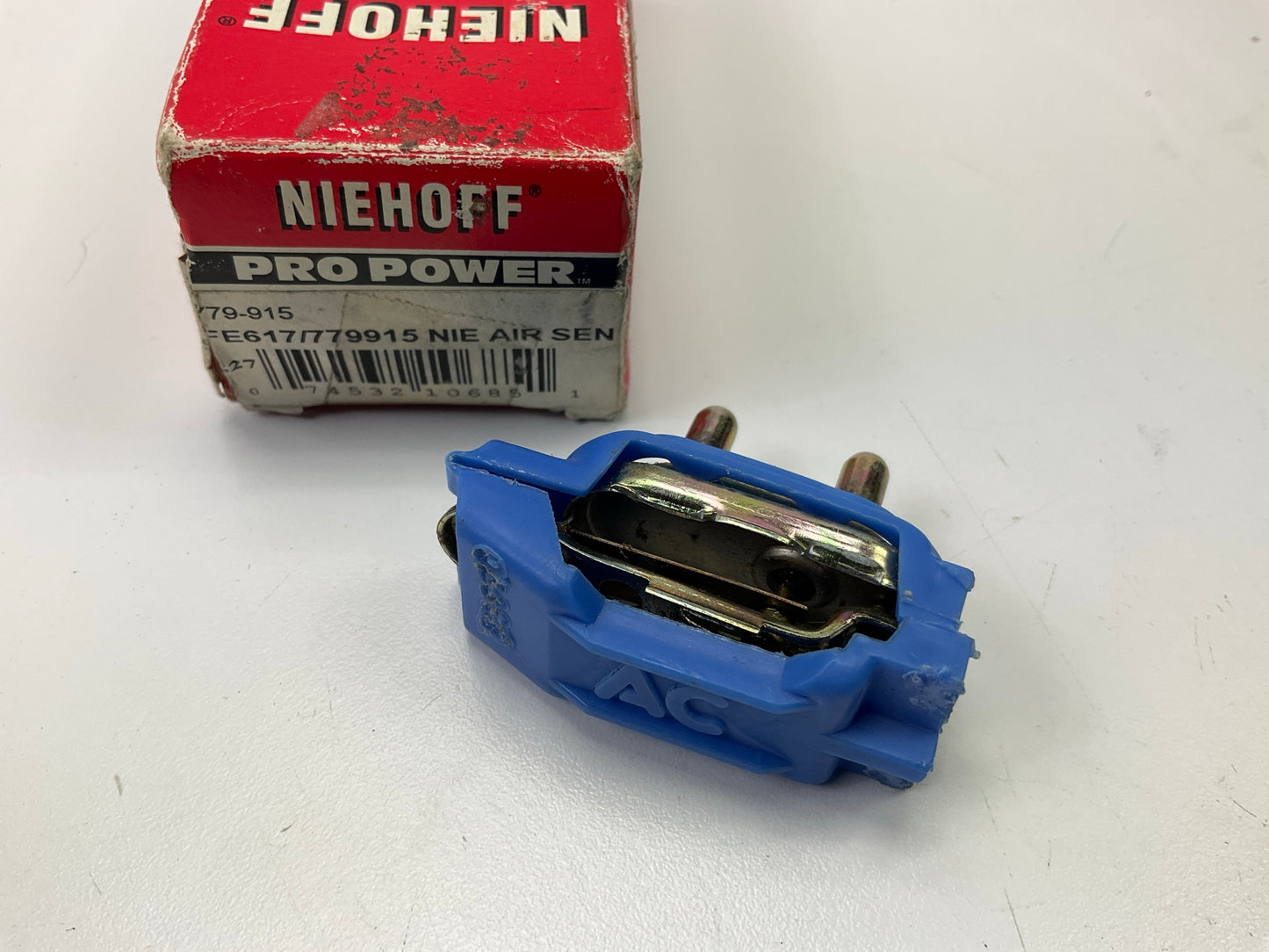 Missing Gasket, Niehoff FE617 Air Cleaner Temperature Sensor OEM Delco 8997787