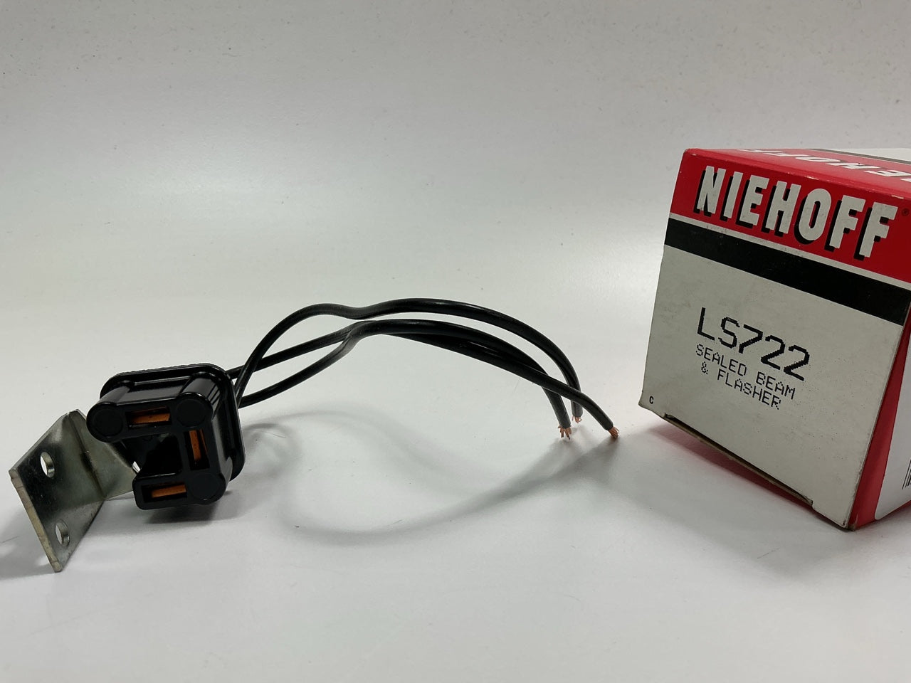Niehoff 3 Prong High / Low Beam Headlight Bulb Connector Pigtail Socket Plug