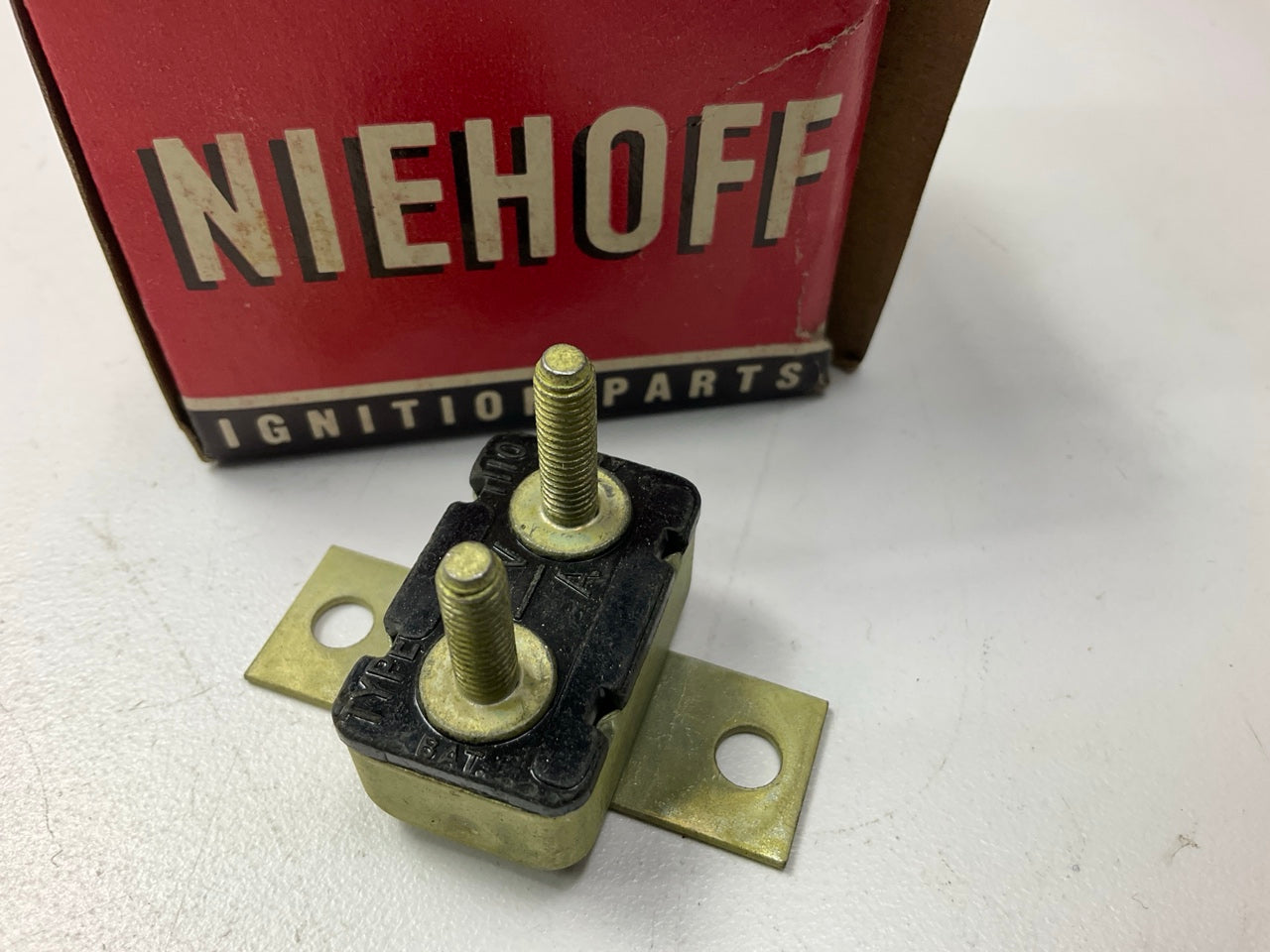 Niehoff UN-136B 15A 15 Amps Circuit Breaker