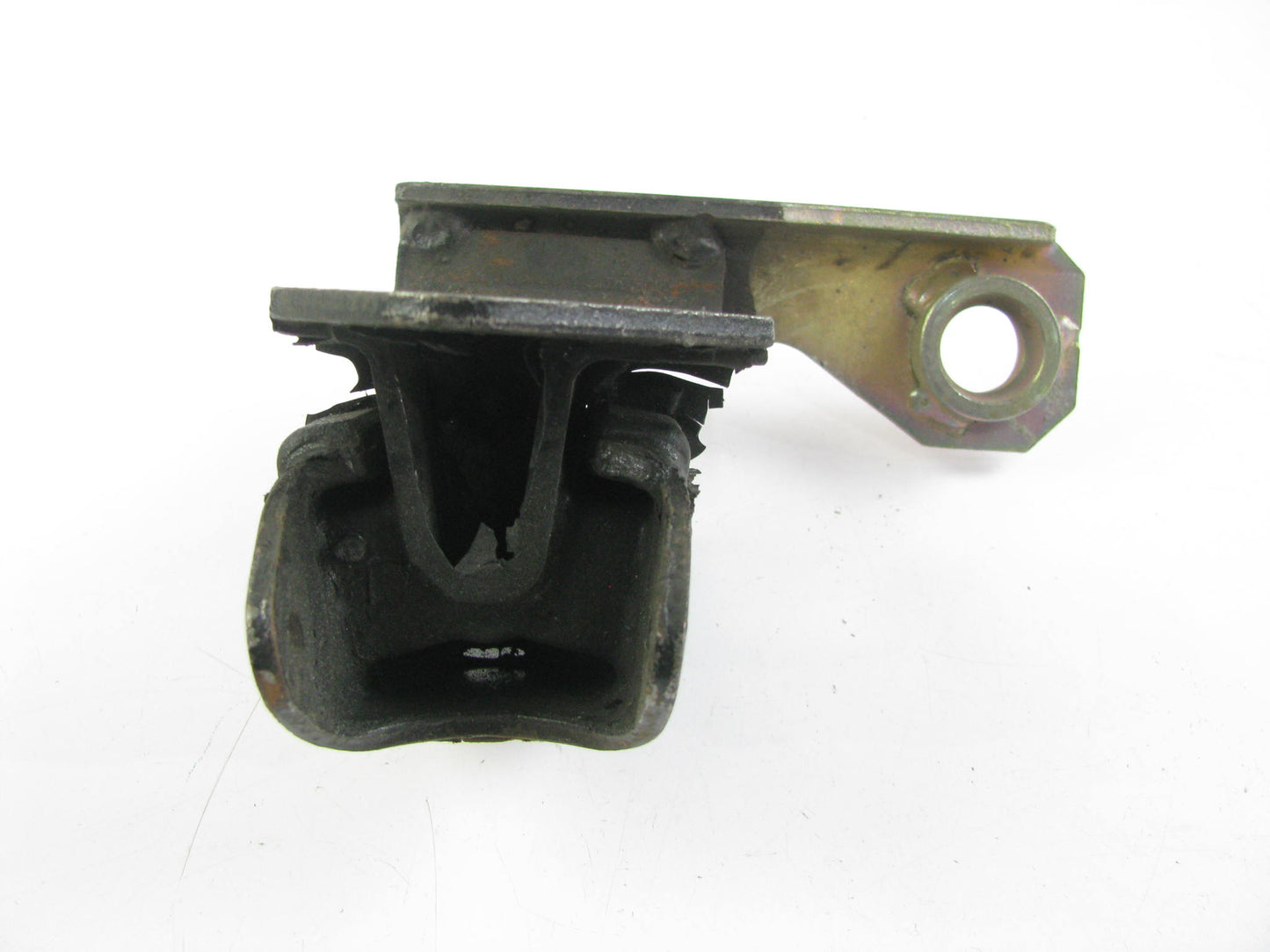 NOS - OEM 11320 H6900 Automatic Transmission Mount  For 1974 Datsun B210