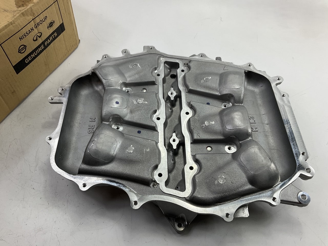 NEW ''AM610'' Lower Intake Plenum Collector OEM For Nissan 14010-AM61A VQ35DE
