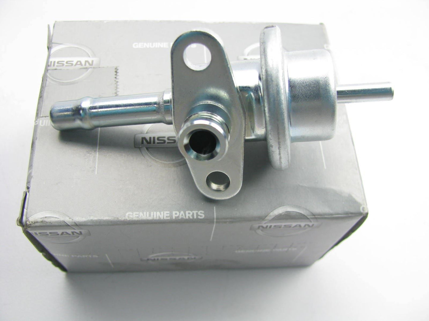 NEW GENUINE Fuel Injection Fuel Pressure Regulator OEM For 2001 Nissan Altima