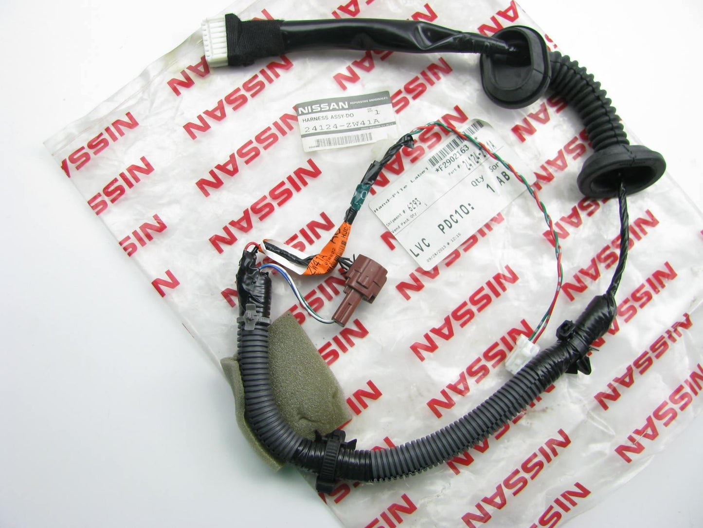 New OEM Front Right Door Wire Harness For 2008-2012 Nissan Versa 24124ZW41A
