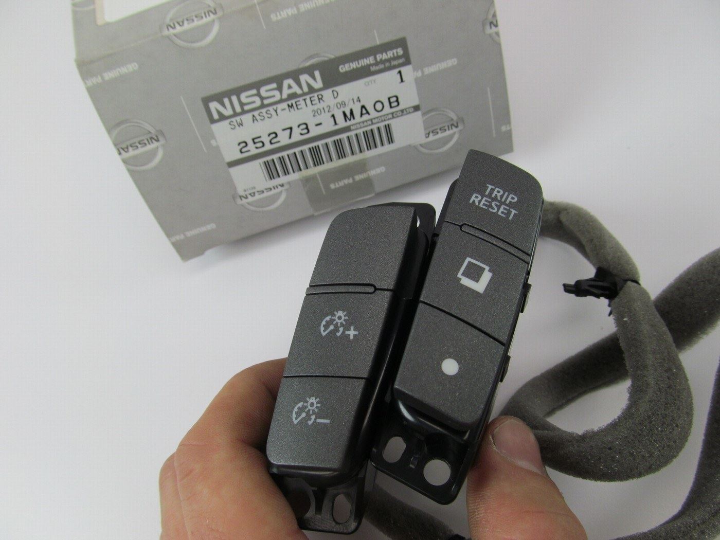 NEW - OEM 25273-1MA0B Meter Display Switch Assembly For Infiniti