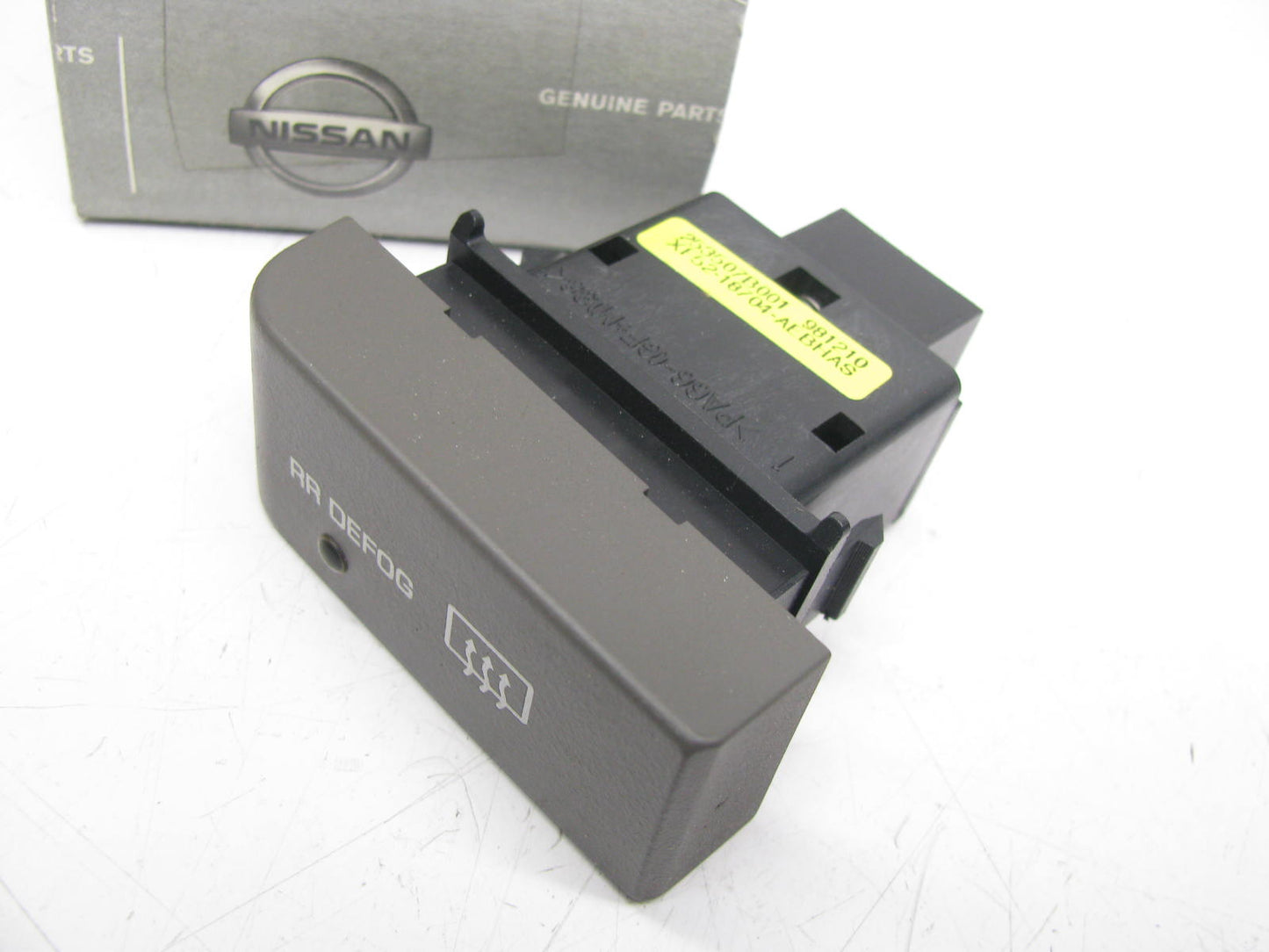 NEW - OEM 25350-7B001 REAR Defogger Switch For 1999-2003 Nissan Quest