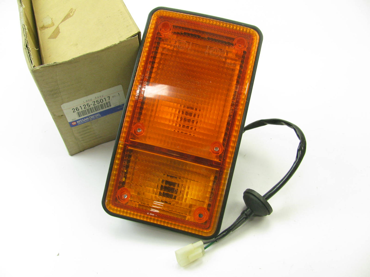 NOS - OEM 26125-Z5017 Front Left Turn Signal Parking Lamp 89-94 UD Truck 2-Wire