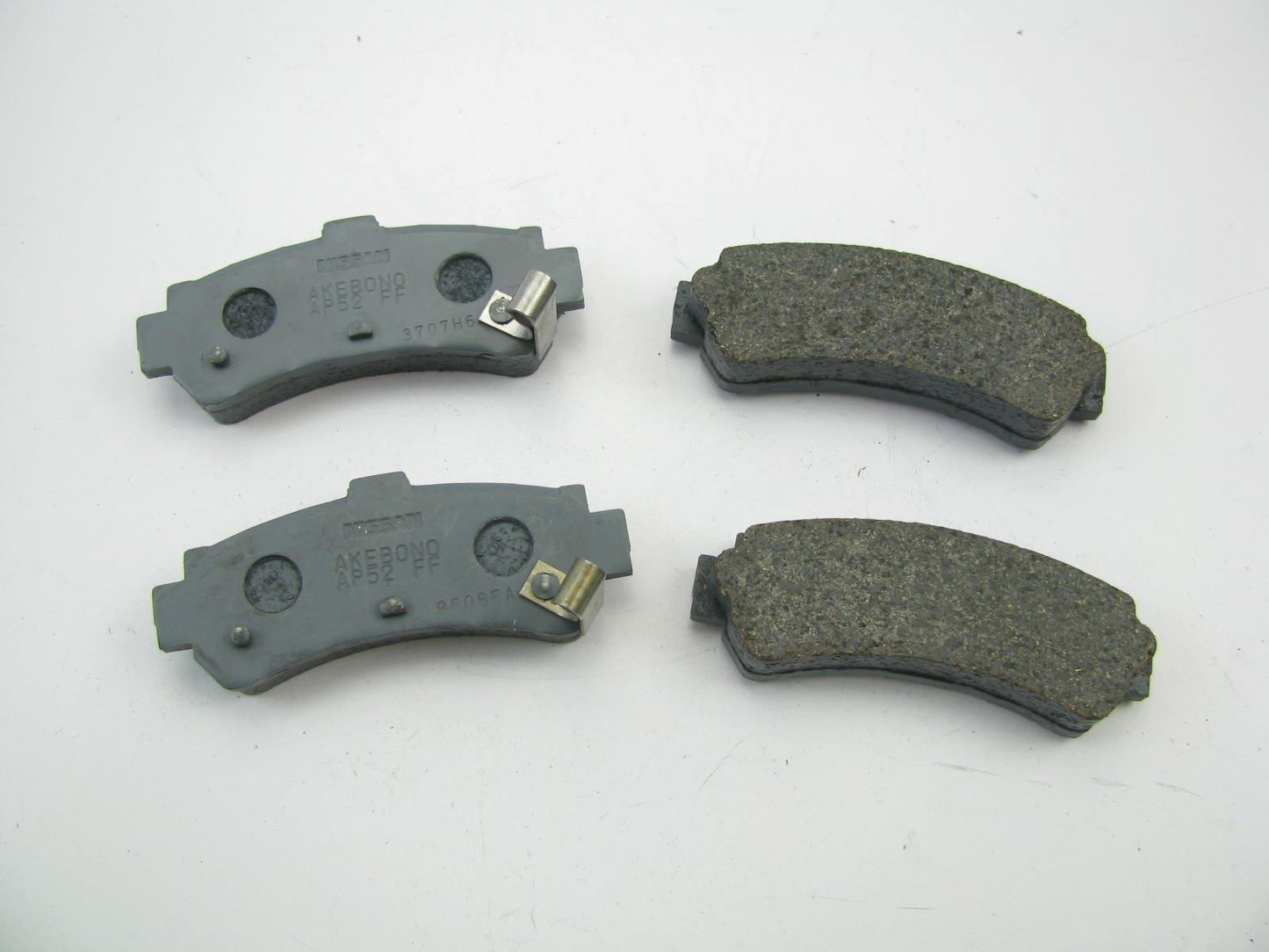 New Genuine REAR Disc Brake Pads OEM For Nissan 44060-0M890
