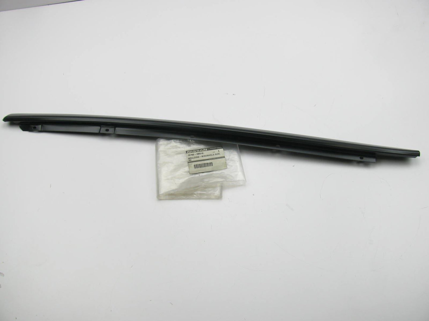 NEW GENUINE Right Passengers Side Windshield Reveal Moulding For 1993-1998 Quest