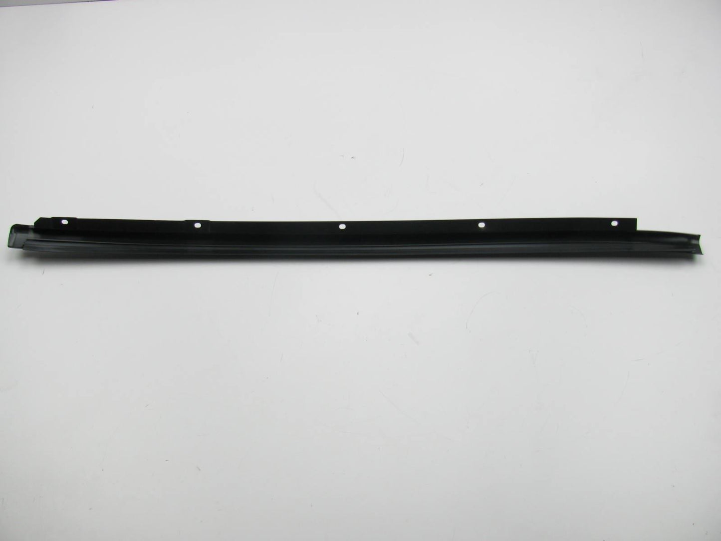 NEW GENUINE Right Passengers Side Windshield Reveal Moulding For 1993-1998 Quest