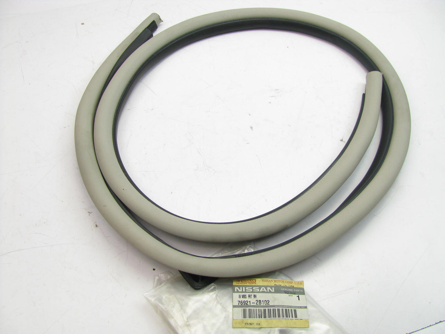 NEW GENUINE FRONT RIGHT Door Body Side Weatherstrip Seal OEM For Nissan