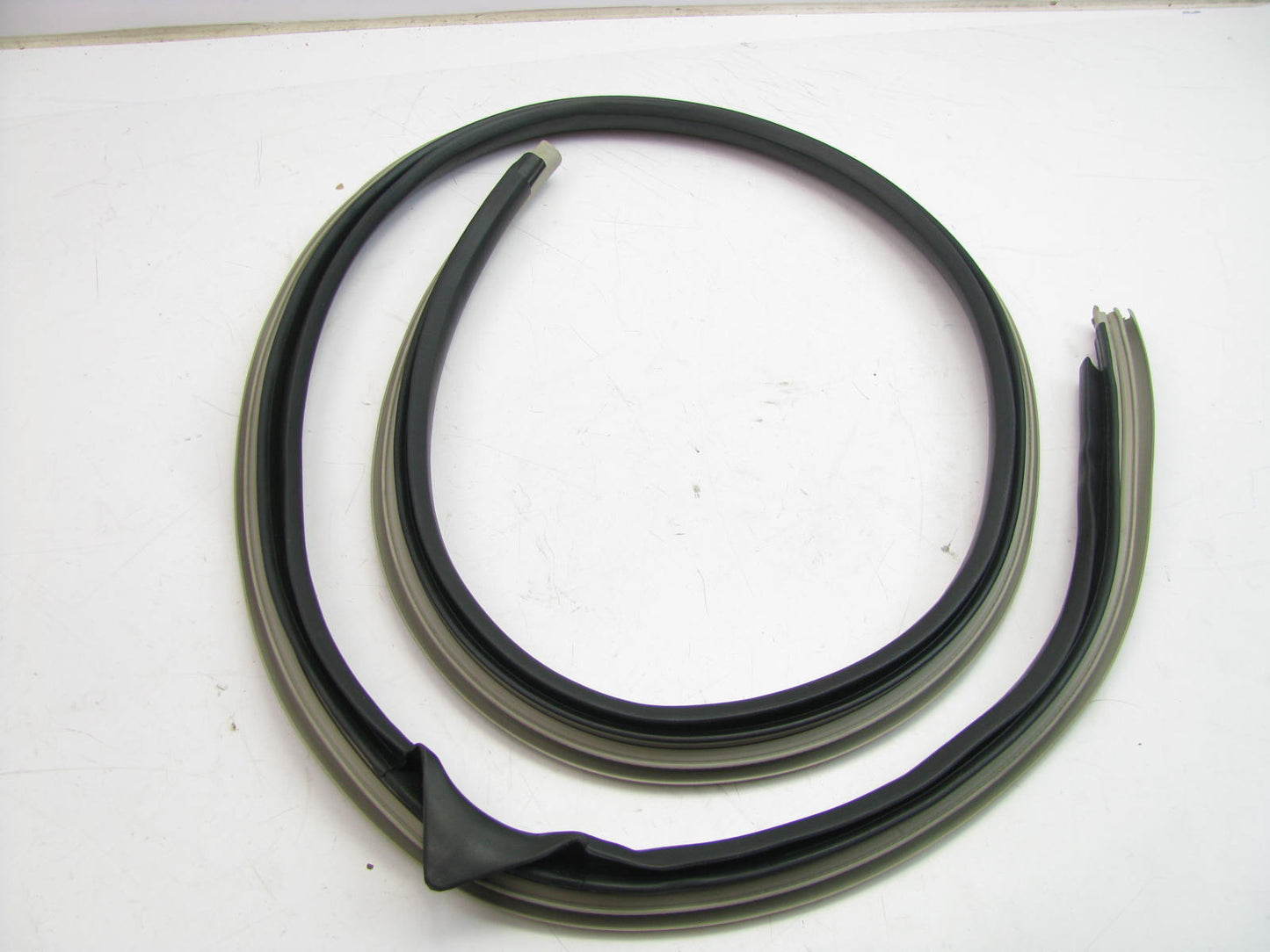 NEW GENUINE FRONT RIGHT Door Body Side Weatherstrip Seal OEM For Nissan