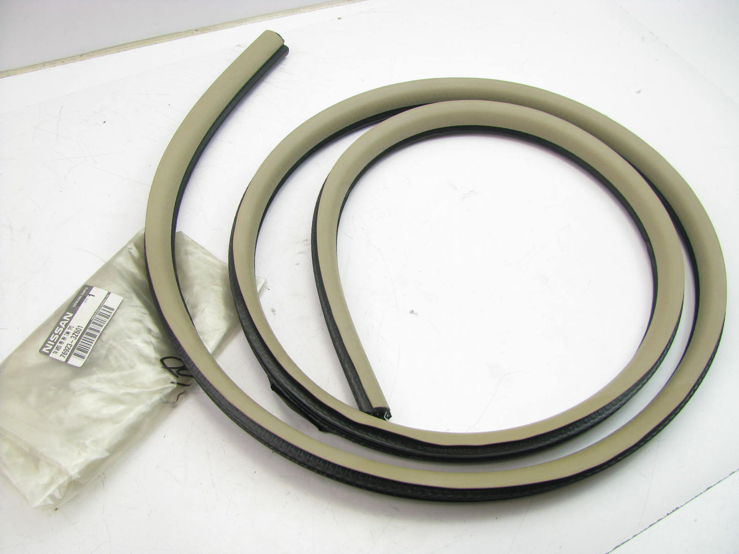 NEW REAR RIGHT Door Body Side Weatherstrip Seal OEM For 03-04 Nissan Altima