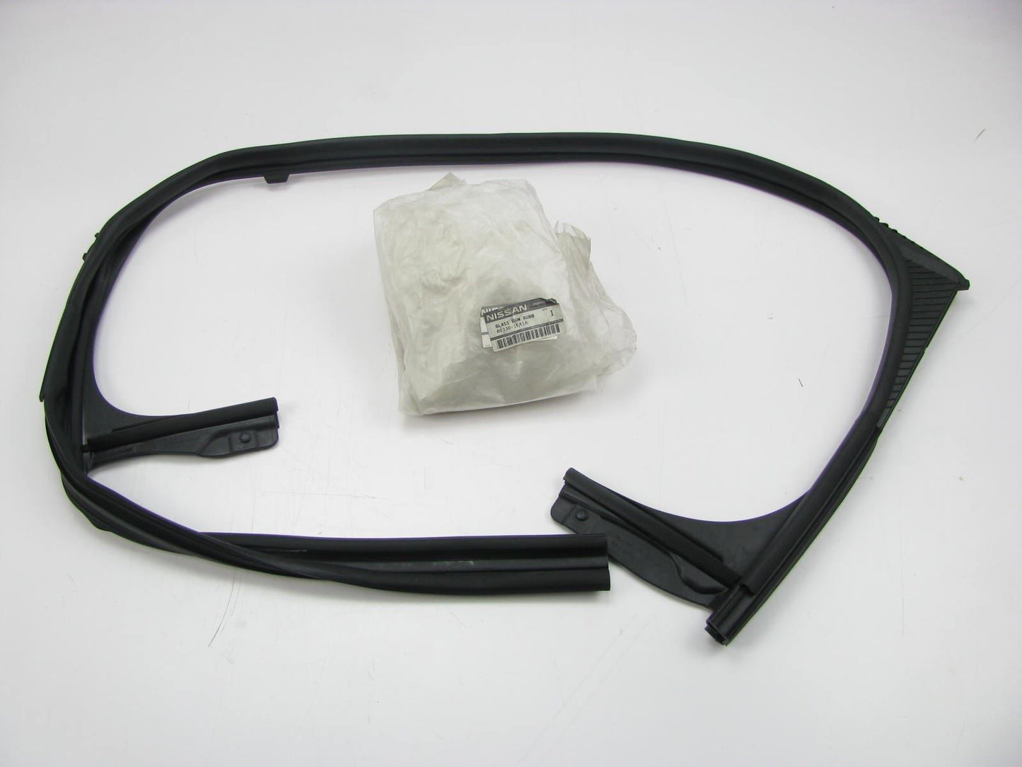 New OEM Front Right Window Glass Run Down Channel Weatherstrip Seal 2009-10 Cube