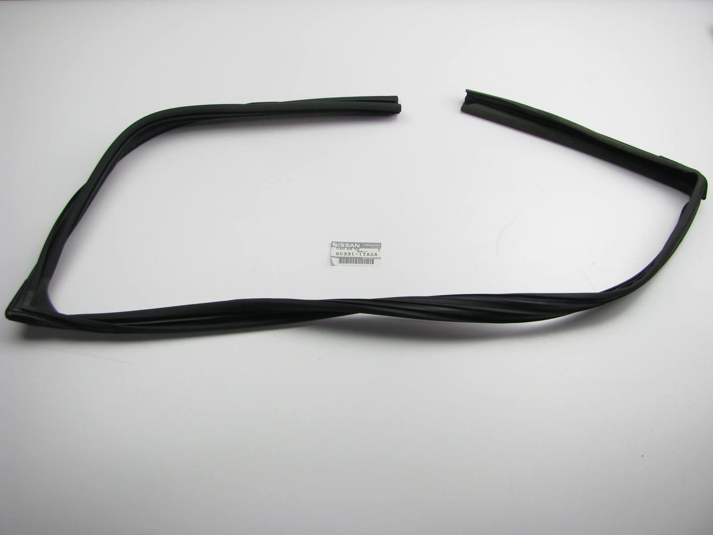 New Genuine FRONT LEFT Door Window Run Weatherstrip Seal OEM For 2011-2012 Quest