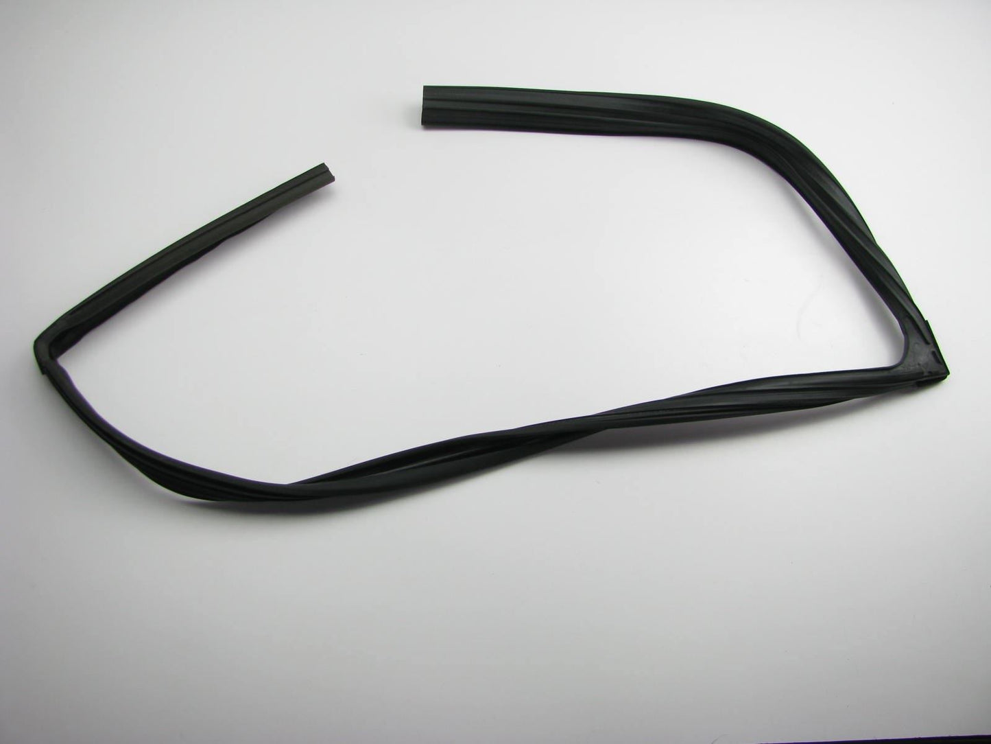 New Genuine FRONT LEFT Door Window Run Weatherstrip Seal OEM For 2011-2012 Quest