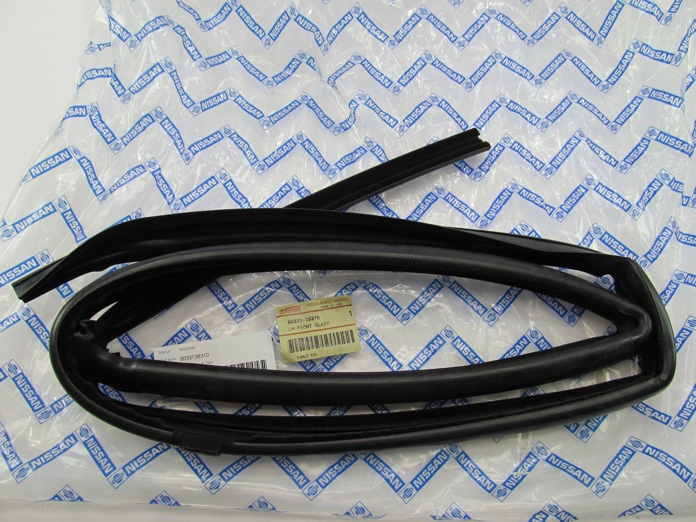 Drivers Left Door Glass Run Channel Weatherstrip Seal For 1996-97 Nissan Pickup