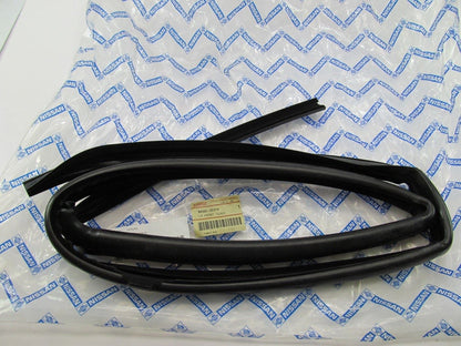 Drivers Left Door Glass Run Channel Weatherstrip Seal For 1996-97 Nissan Pickup