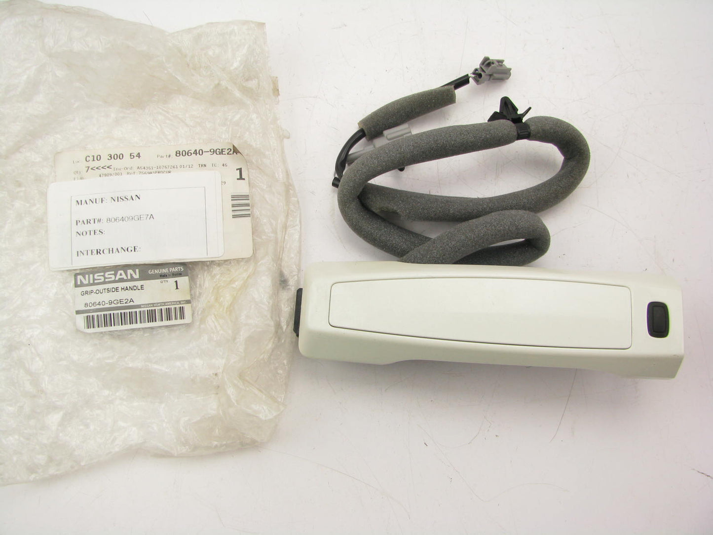 NEW GENUINE Exterior Door Handle OEM For 13-15 Nissan Armada (Pearl White)