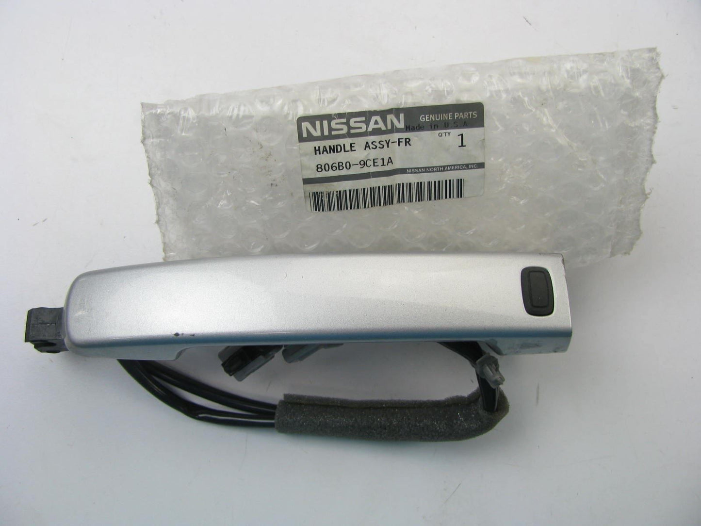 NEW GENUINE  FRONT RIGHT Exterior Door Handle OEM For 11-12 Pathfinder SILVER