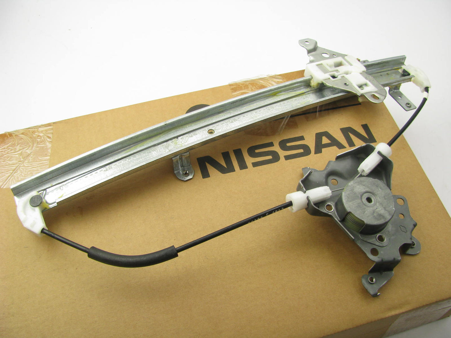 NEW GENUINE FRONT LEFT Window Regulator OEM For 98-04 Frontier, 00-04 Xterra