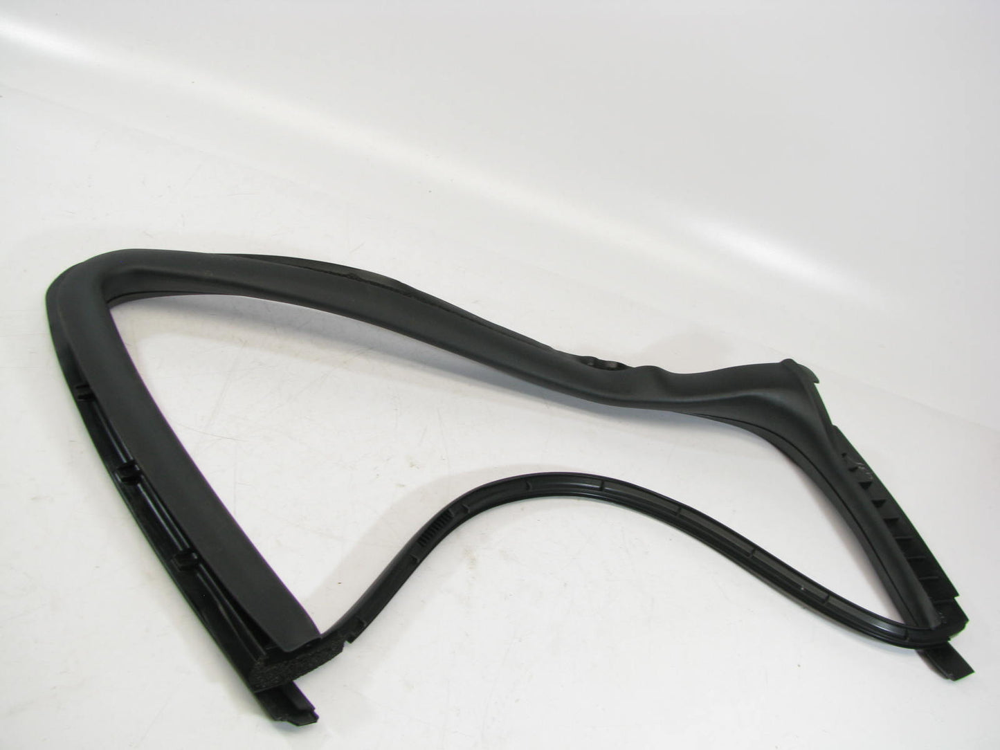 NEW - OEM 82272EA50B Rear Right Weatherstrip Seal For 2006-07 Nissan Pathfinder