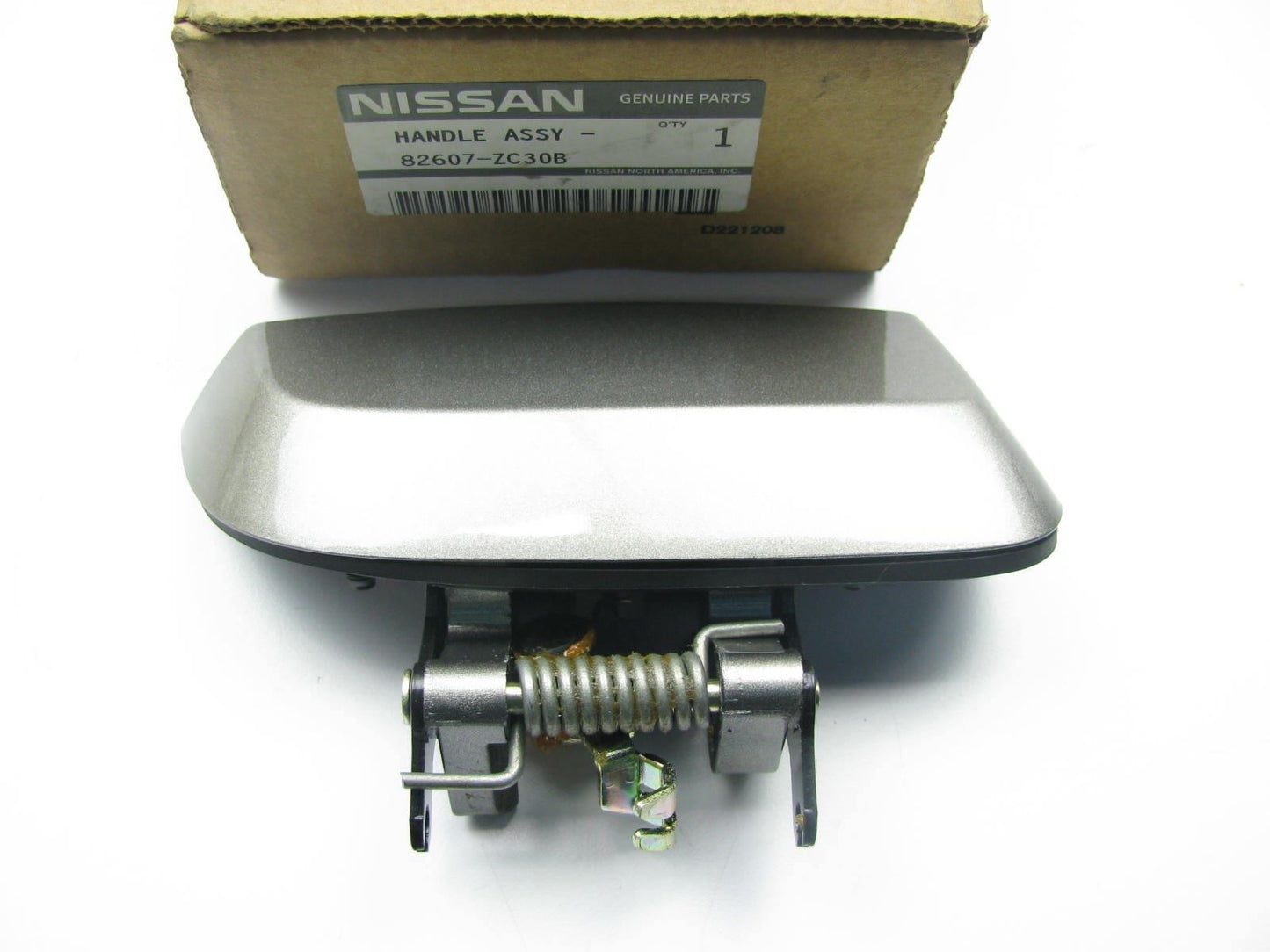 NEW GENUINE OEM Rear Left Outside Door Handle  82607ZC30 For 05-08 Nissan Armada