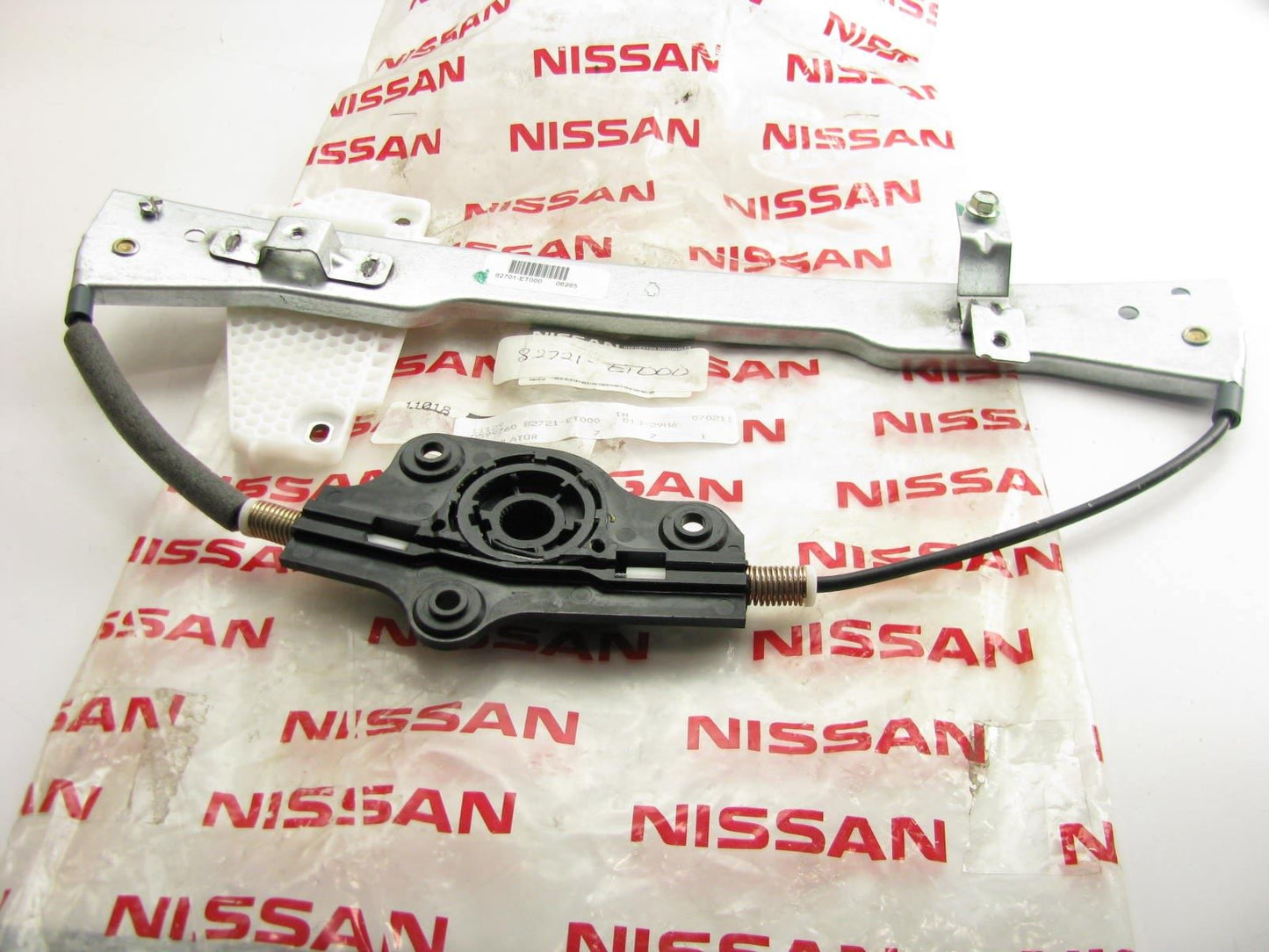 New OEM Rear Left Side Window Regulator For 2007-2012 Nissan Sentra 82721ET000