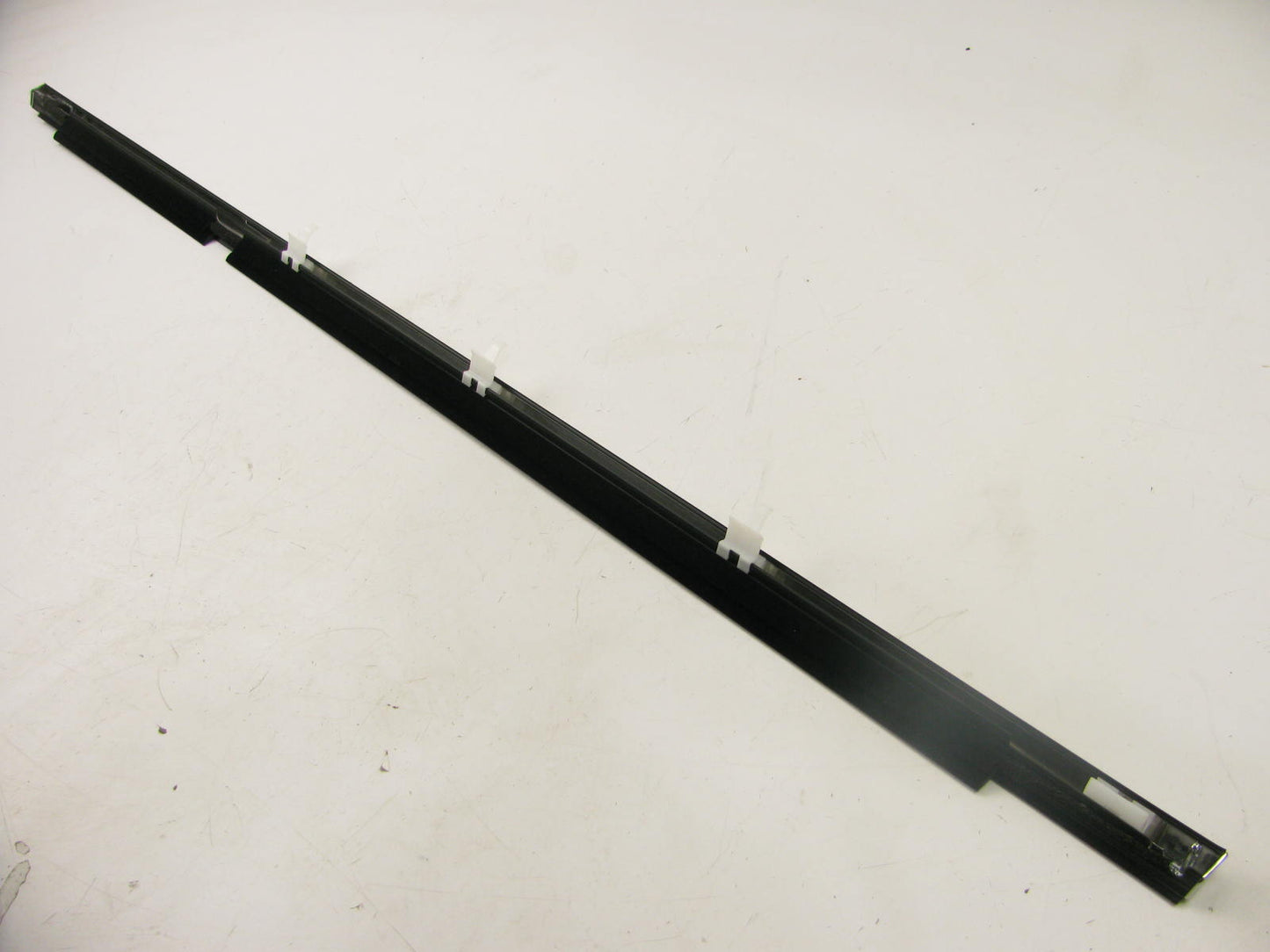 OEM Right Rear Door Glass Belt Weather Strip 82820-AR000 For 02-06 Infiniti Q45