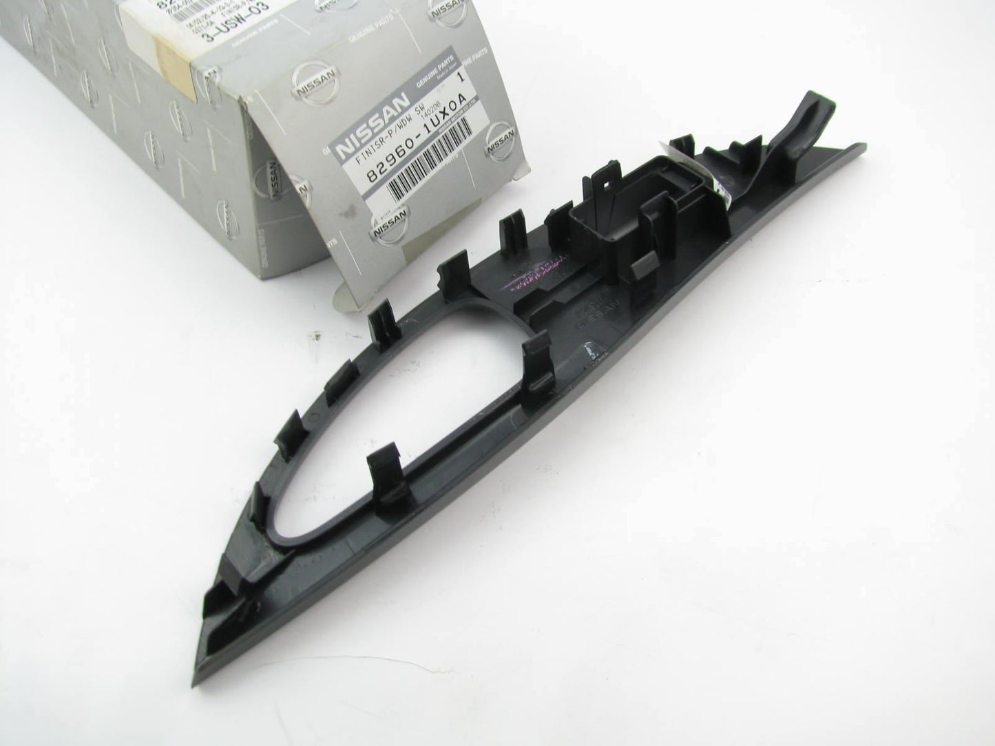 Rear Right (Passengers Side Rear) Power Window Switch Bezel OEM For 2014-15 QX50