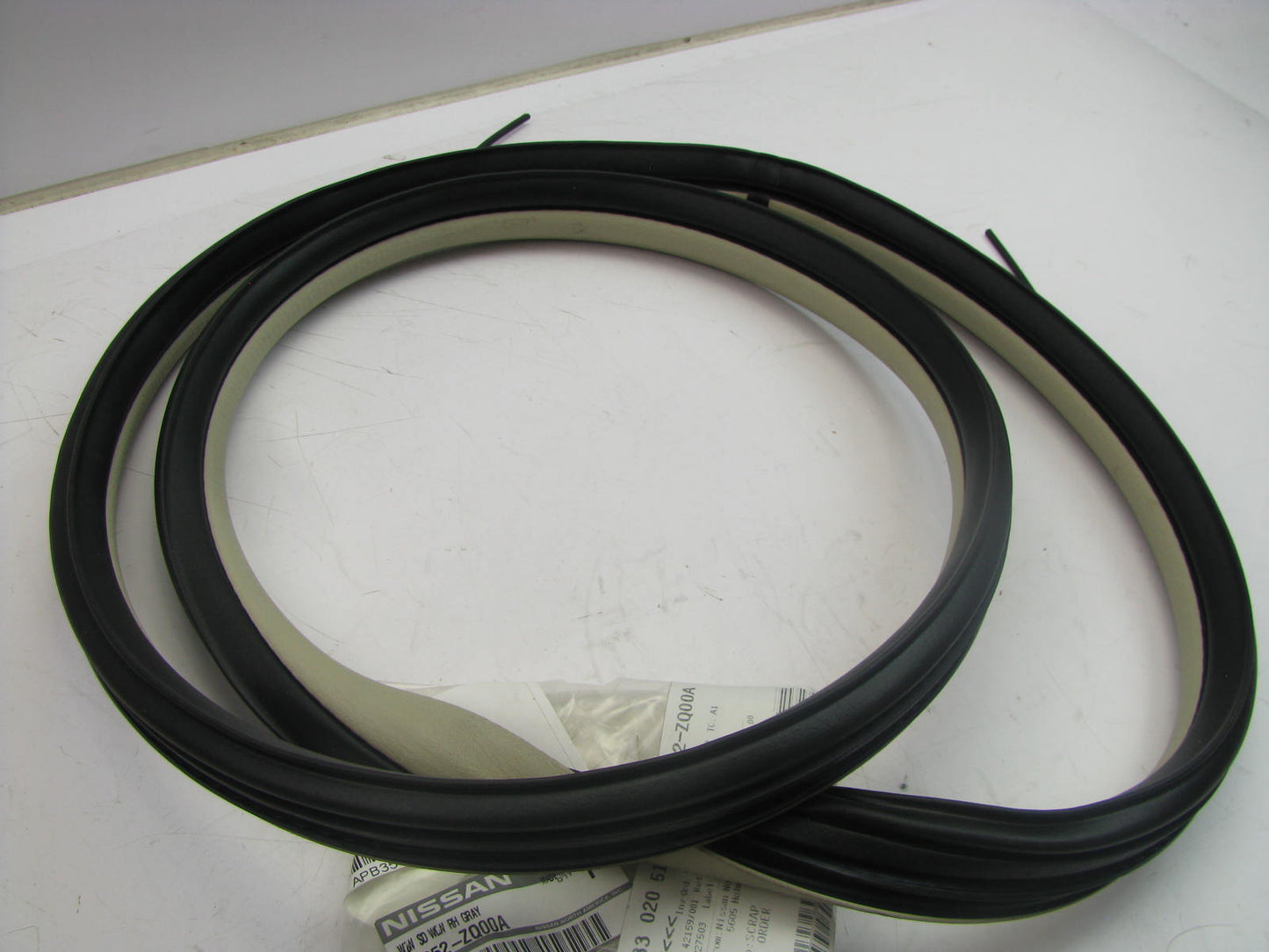 NEW GENUINE LEFT Quarter Window Weatherstrip Seal OEM For 07-09 Nissan Armada