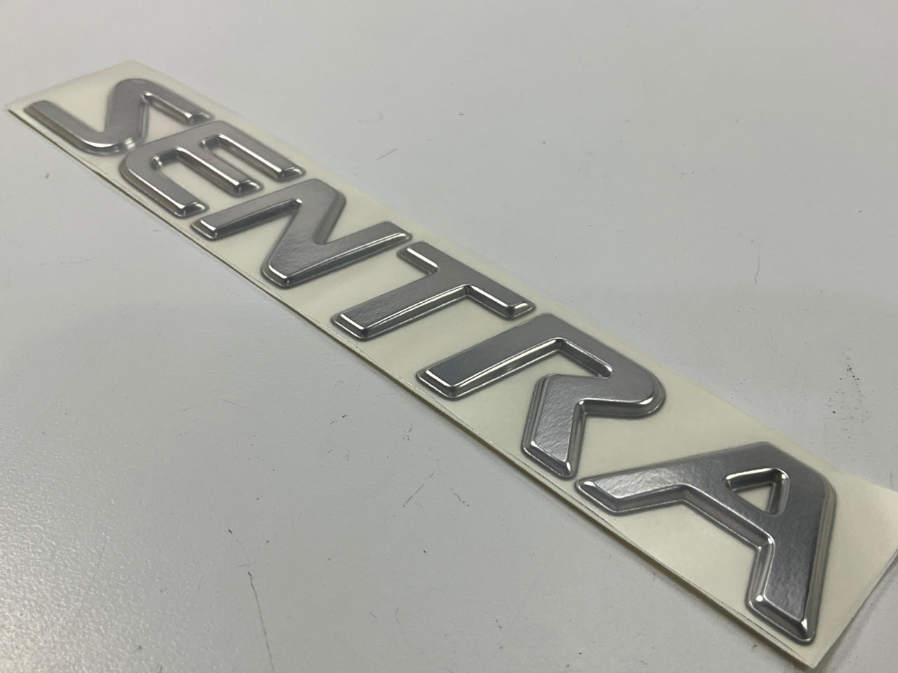 NEW GENUINE Rear Trunk Lid Sentra Emblem OEM For 00-04 Nissan Sentra 84895-5M000