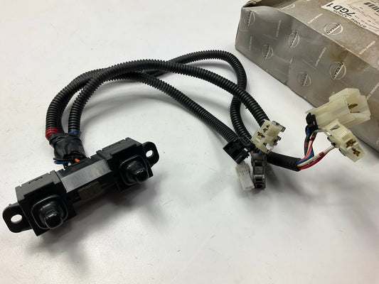 USED 87066-32P05 Left Seat Slide Adjust Switch OEM For 90-96 Nissan 300zx Z32