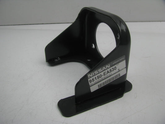 NEW GENUINE Right Cab Mounting Bracket OEM For 2005-12 Pathfinder 2005-15 Xterra