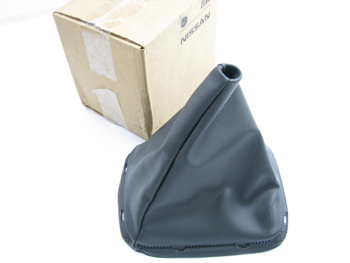 New OEM Manual Transmission Shift Lever Boot For 08-11 Nissan Xterra 96934EA002