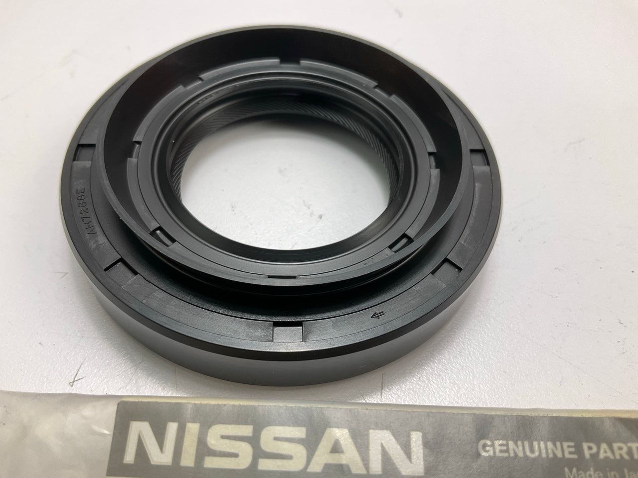 NEW GENUINE OEM For Nissan C8189-N3100 Differential Pinion Seal