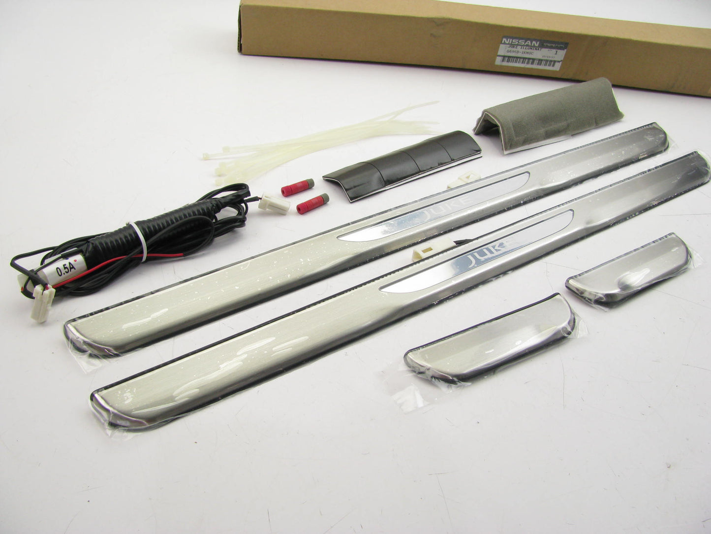 NEW OEM STAINLESS  ILLUMINATED KICK PLATES G6950-1KM0C For 2012-2016 NISSAN JUKE