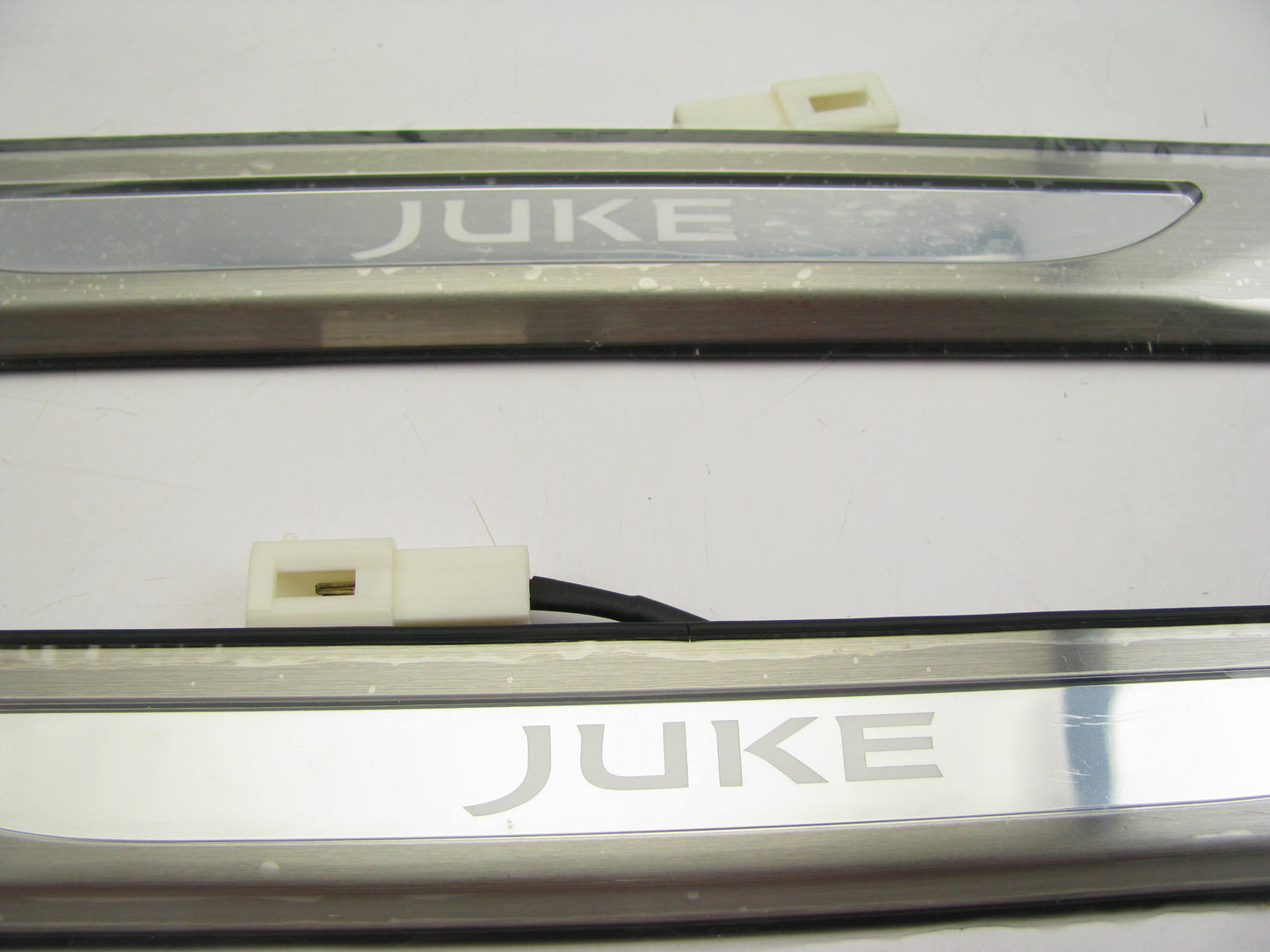 NEW OEM STAINLESS  ILLUMINATED KICK PLATES G6950-1KM0C For 2012-2016 NISSAN JUKE