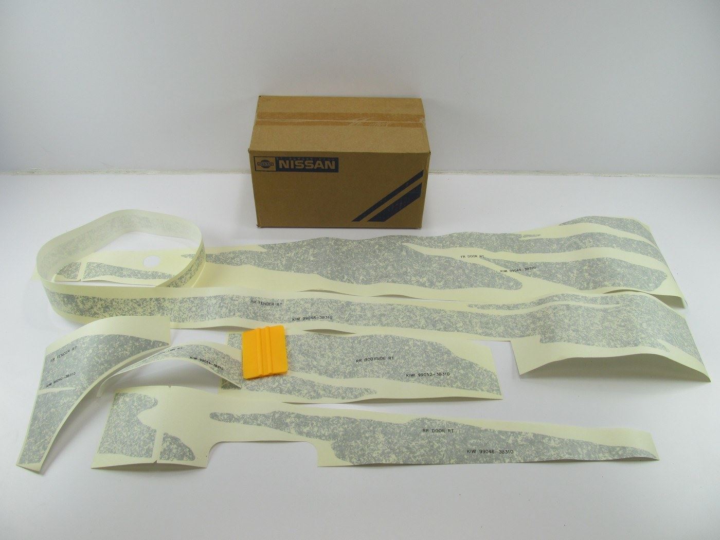 NEW GENUINE Right Passengers Side Stripe Kit OEM For 94-97 Nissan D21 King-cab