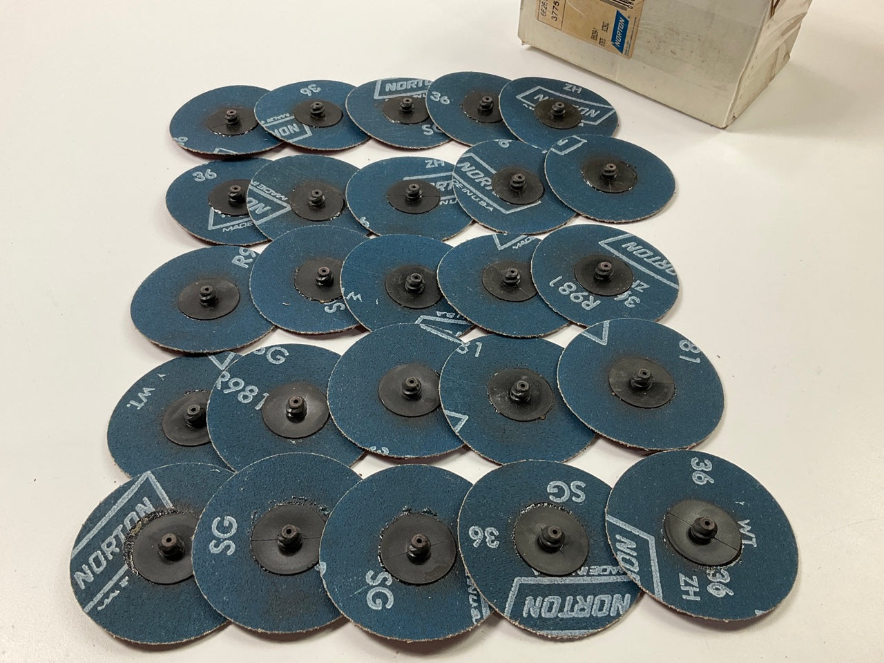 Pack Of 25 Discs - Norton 37757  3'' SPEED-LOK TR Abrasive Sanding Discs, 36 GRIT