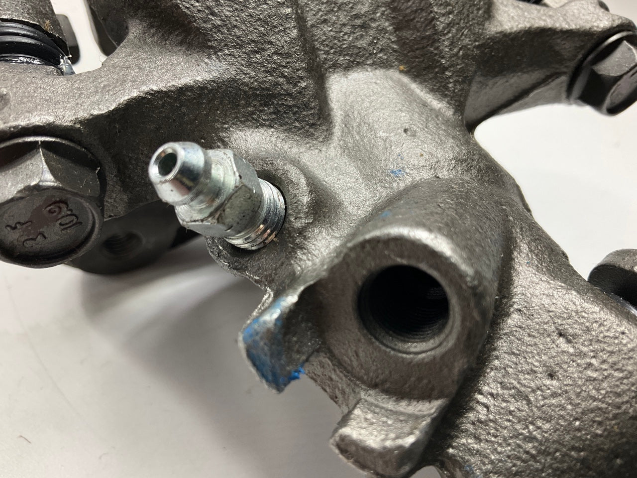 MISSING PARKING BRAKE BRACKET - REMAN. Nugeon 99-00940A Rear Right Brake Caliper