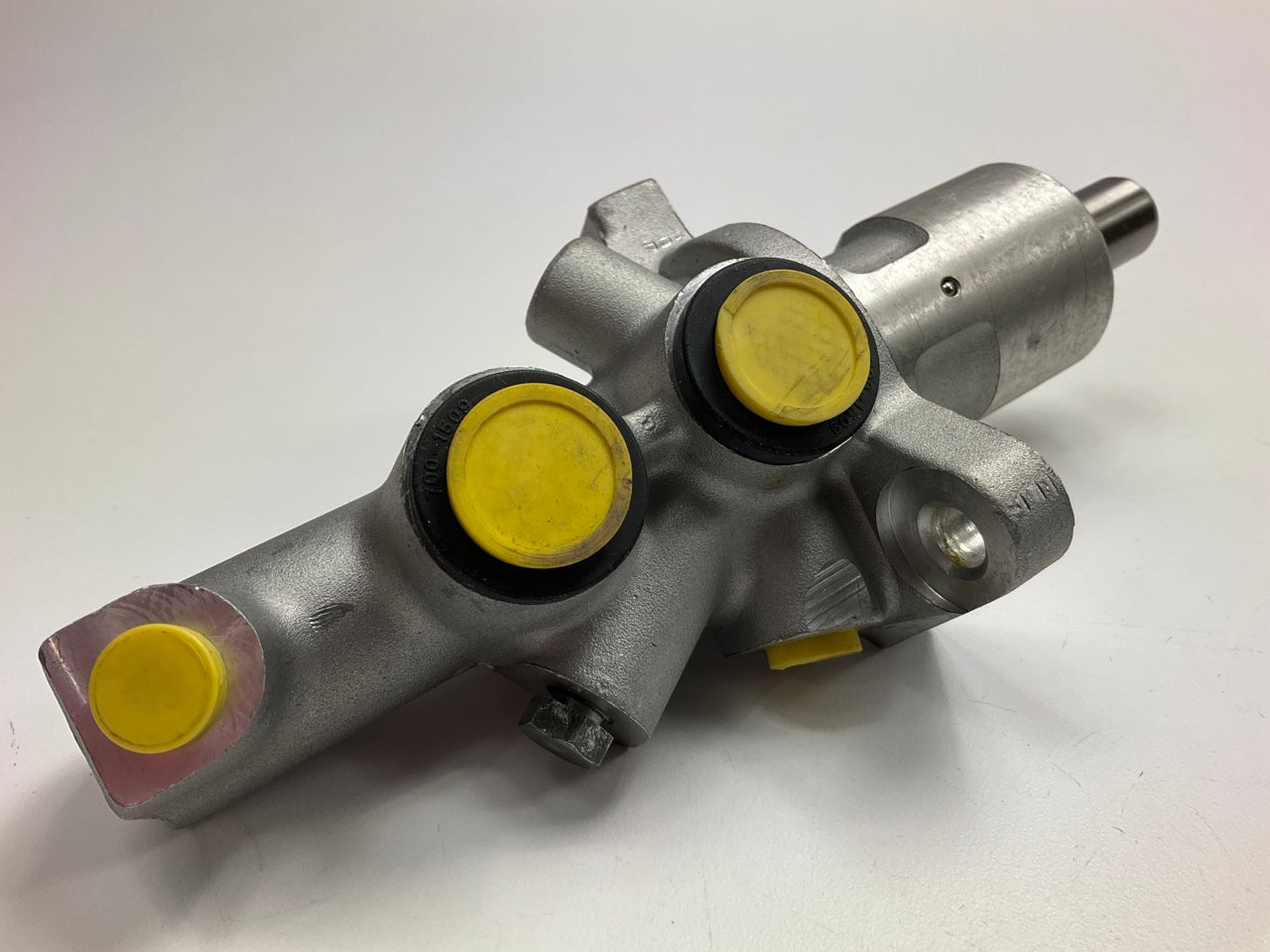 Nuova 0054302401 Brake Master Cylinder