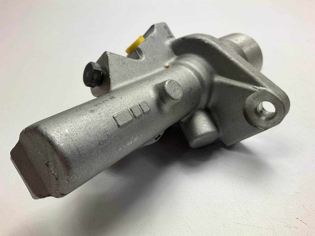 Nuova 0054302401 Brake Master Cylinder