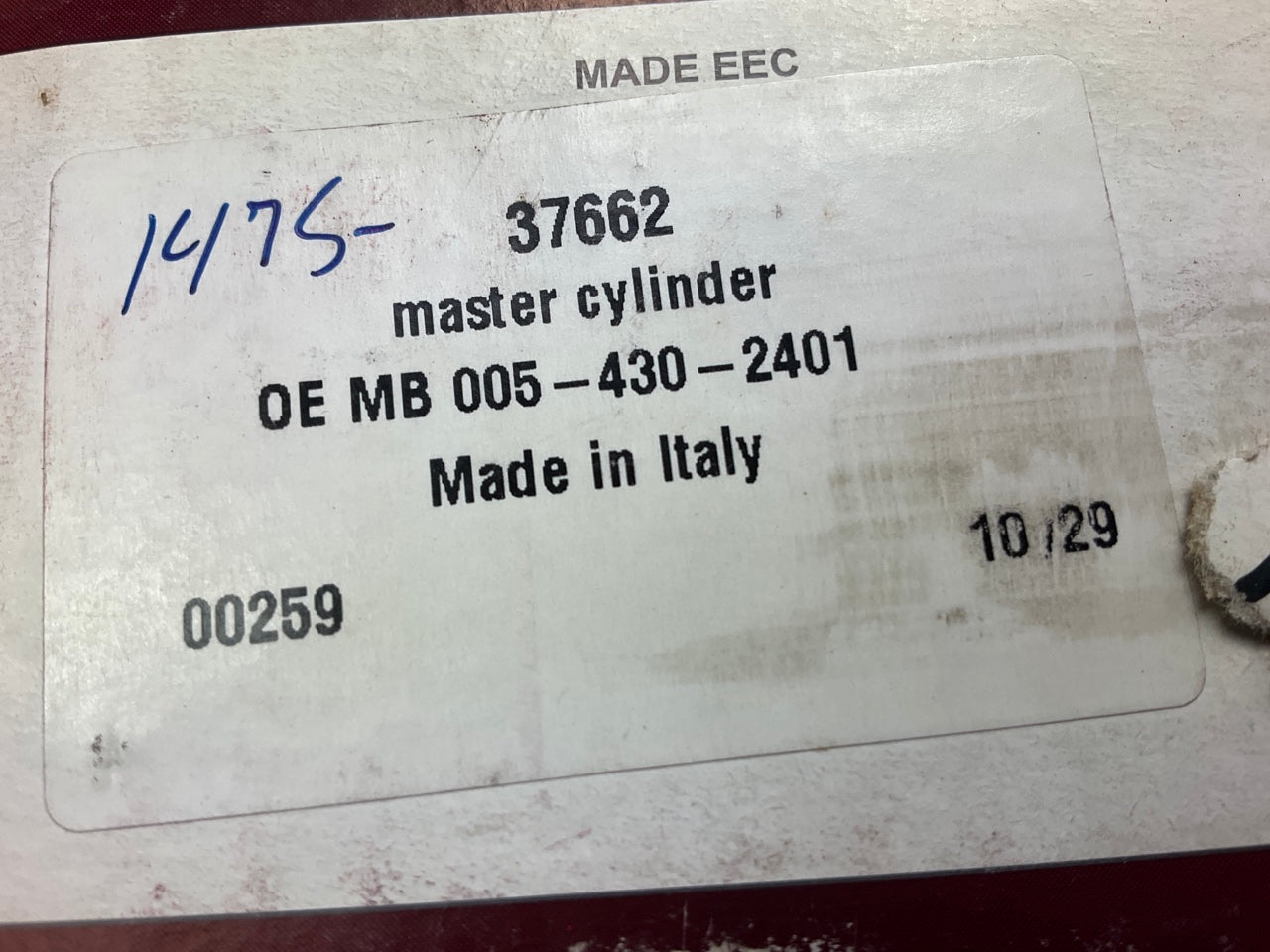 Nuova 0054302401 Brake Master Cylinder