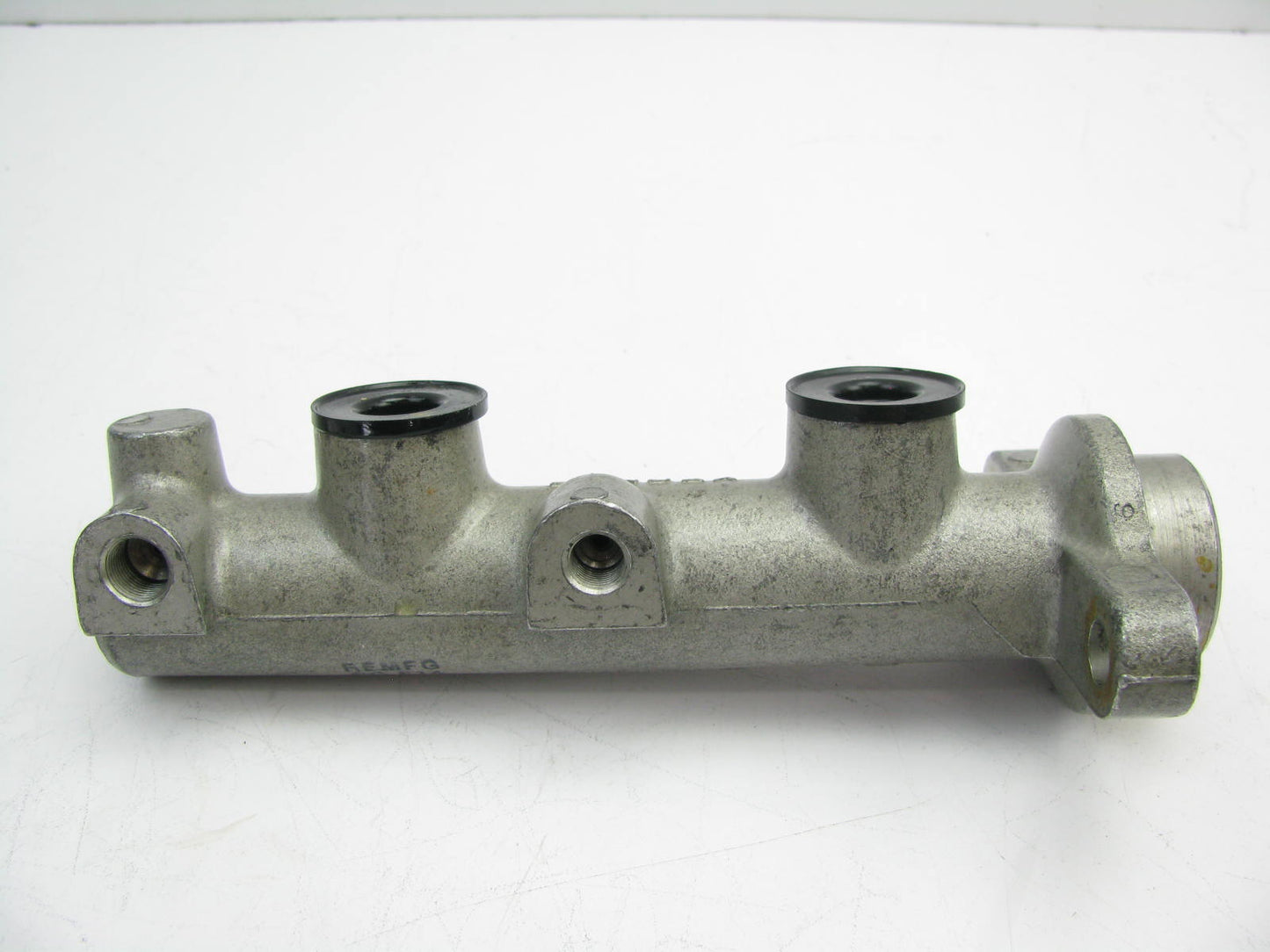 Oem Remanufacturing M2695 Reman Brake Master Cylinder W/O Reservoir