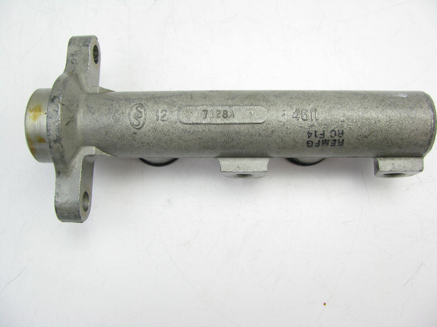 Oem Remanufacturing M2695 Reman Brake Master Cylinder W/O Reservoir