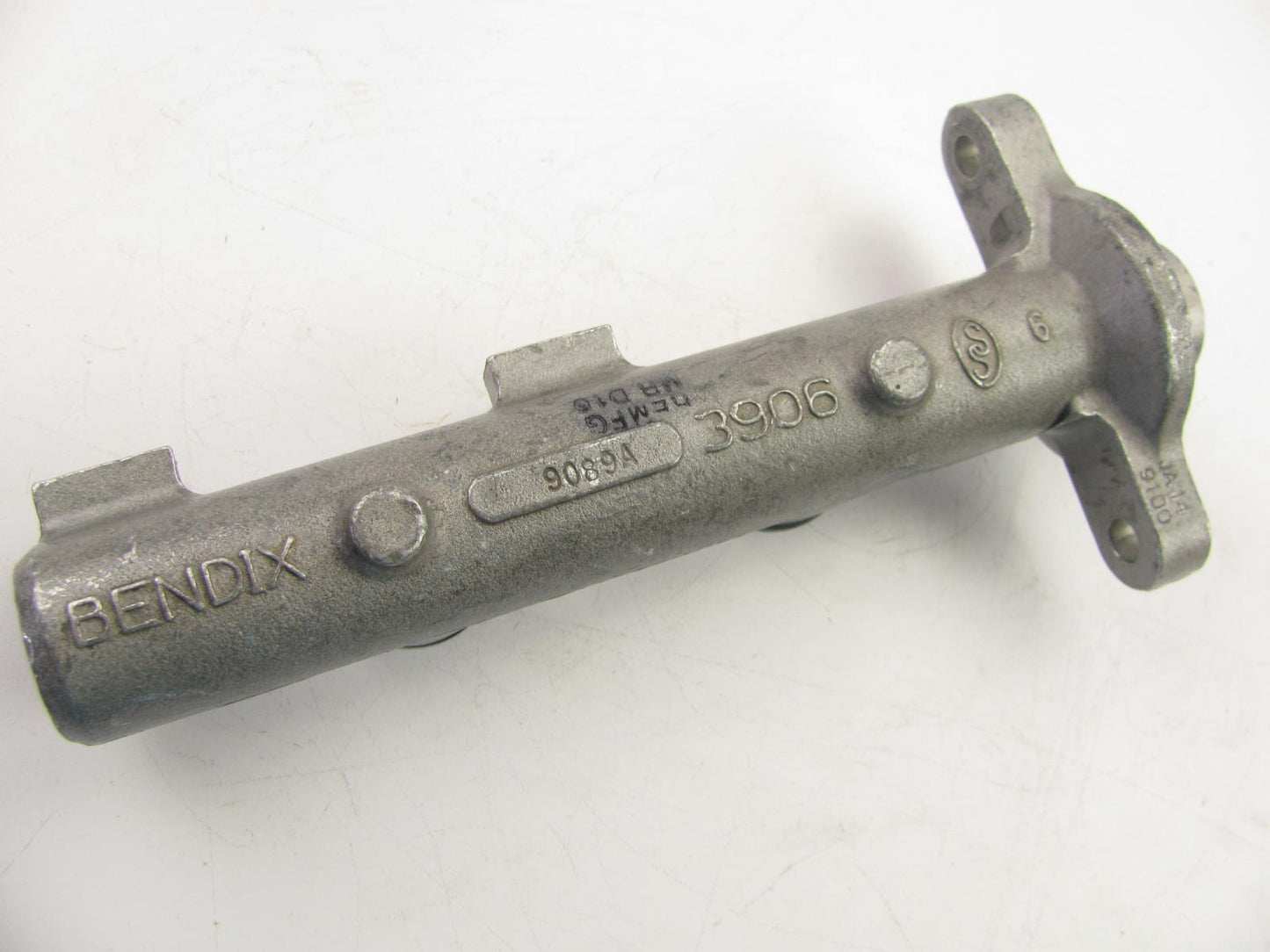 Oem Remanufacturing M2858 Reman Brake Master Cylinder W/O Reservoir