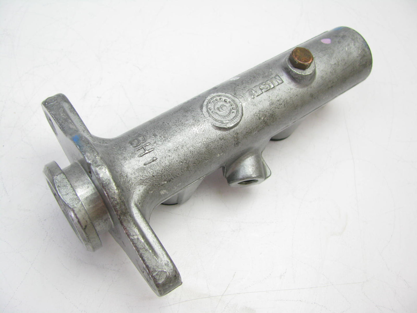 Oem Remanufacturing M52734 Brake Master Cylinder W/ O Reservoir W/ O ABS