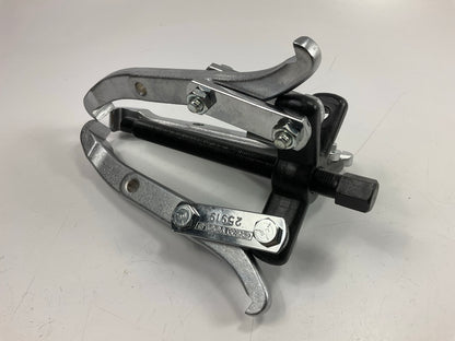 OEM TOOLS 25901 2/3 Jaw 5-Ton Puller, Versatile Gear And Pulley Puller